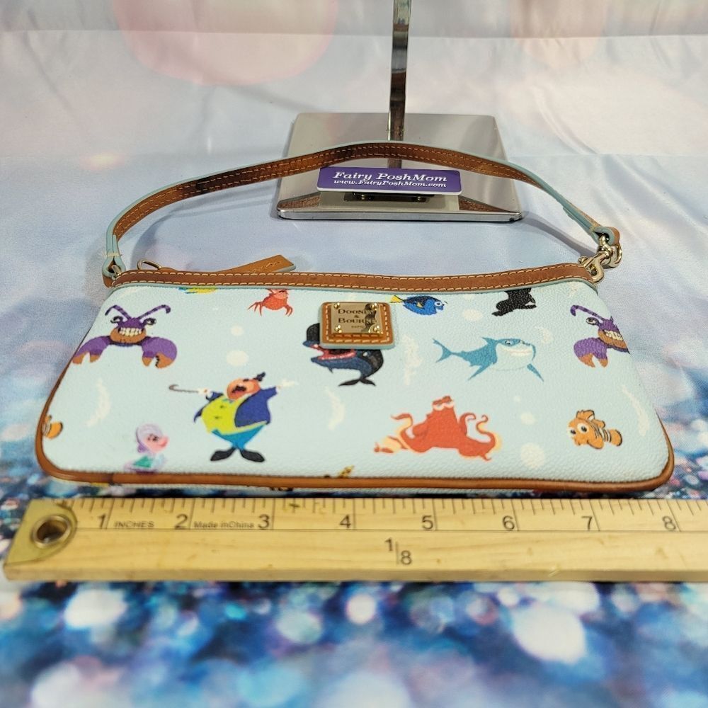 Disney Dooney & Bourke Out to Sea Wristlet / Pouch Authentic - Picture 13 of 15